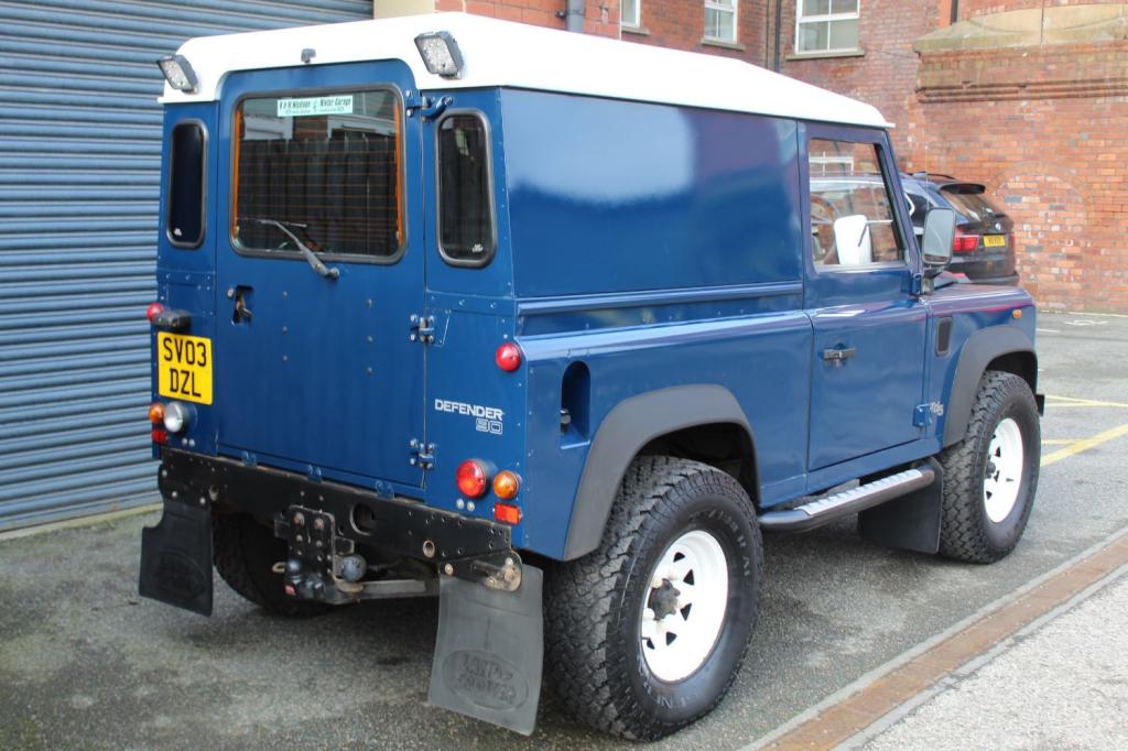 LAND ROVER DEFENDER