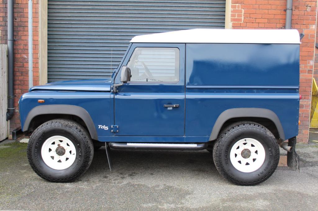 LAND ROVER DEFENDER
