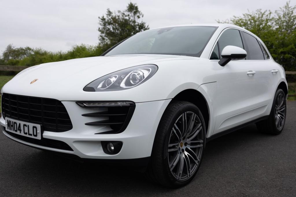 PORSCHE MACAN