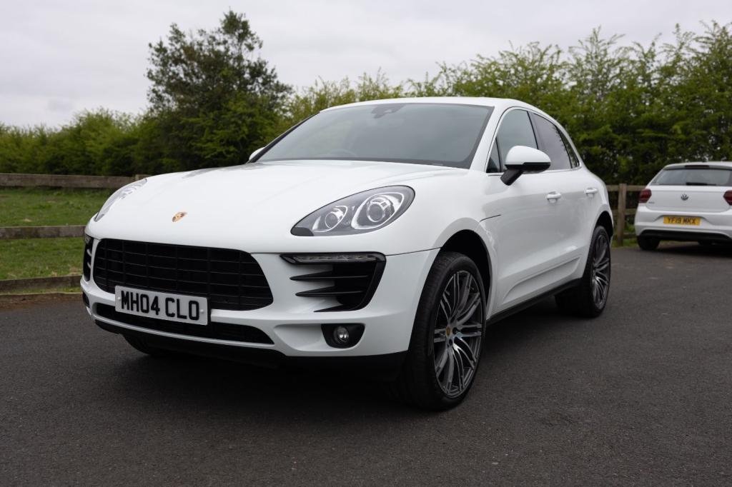 PORSCHE MACAN