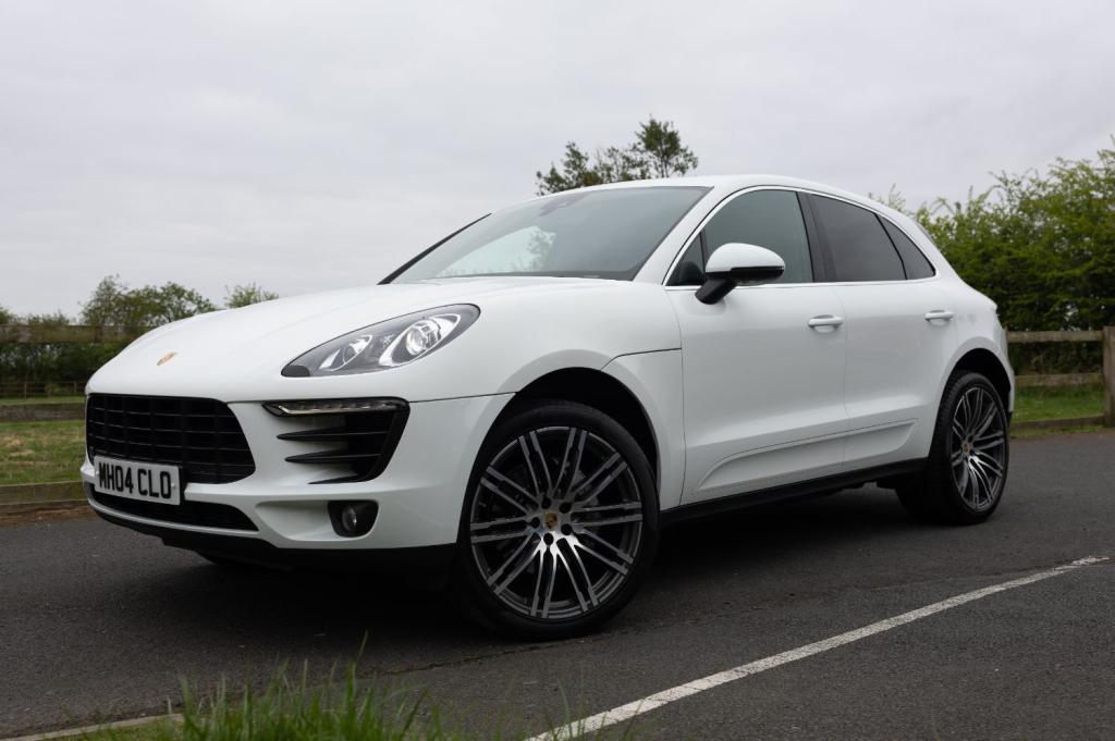 PORSCHE MACAN
