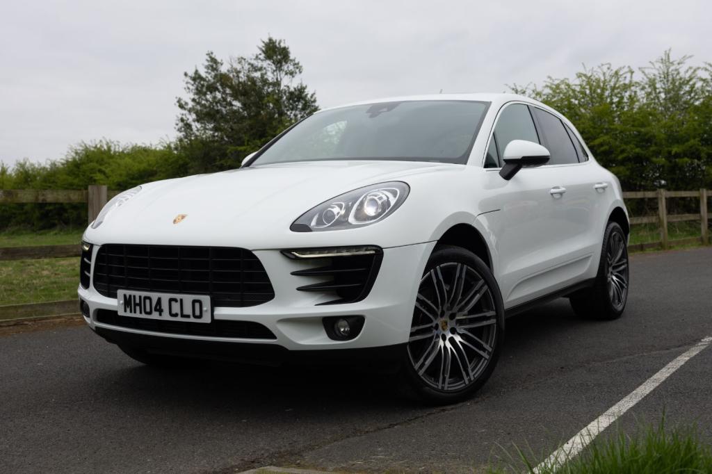 PORSCHE MACAN