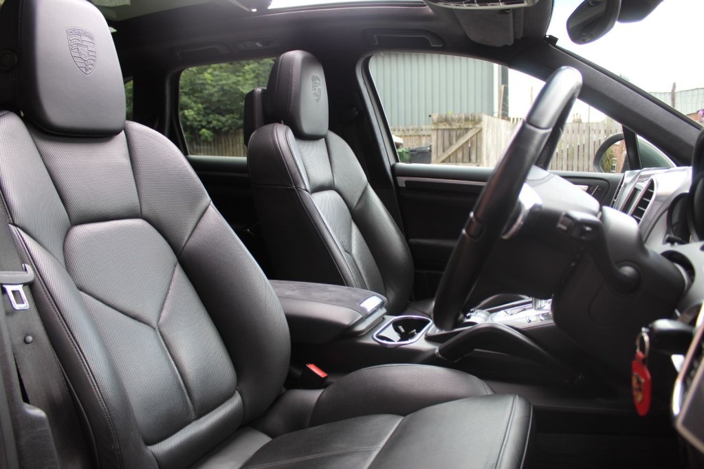 PORSCHE CAYENNE