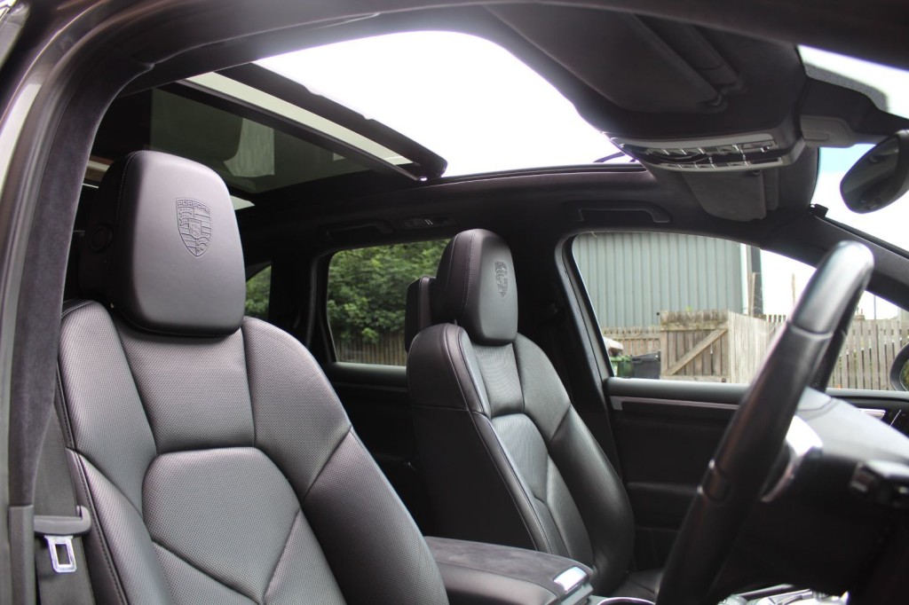 PORSCHE CAYENNE