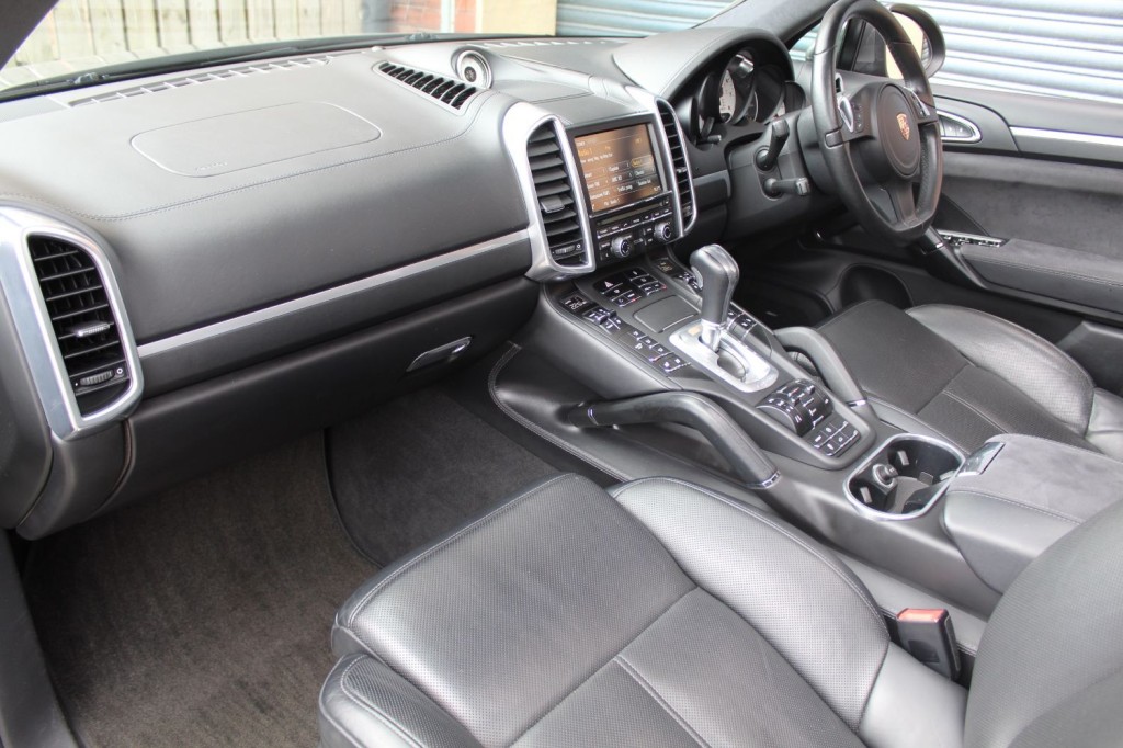 PORSCHE CAYENNE