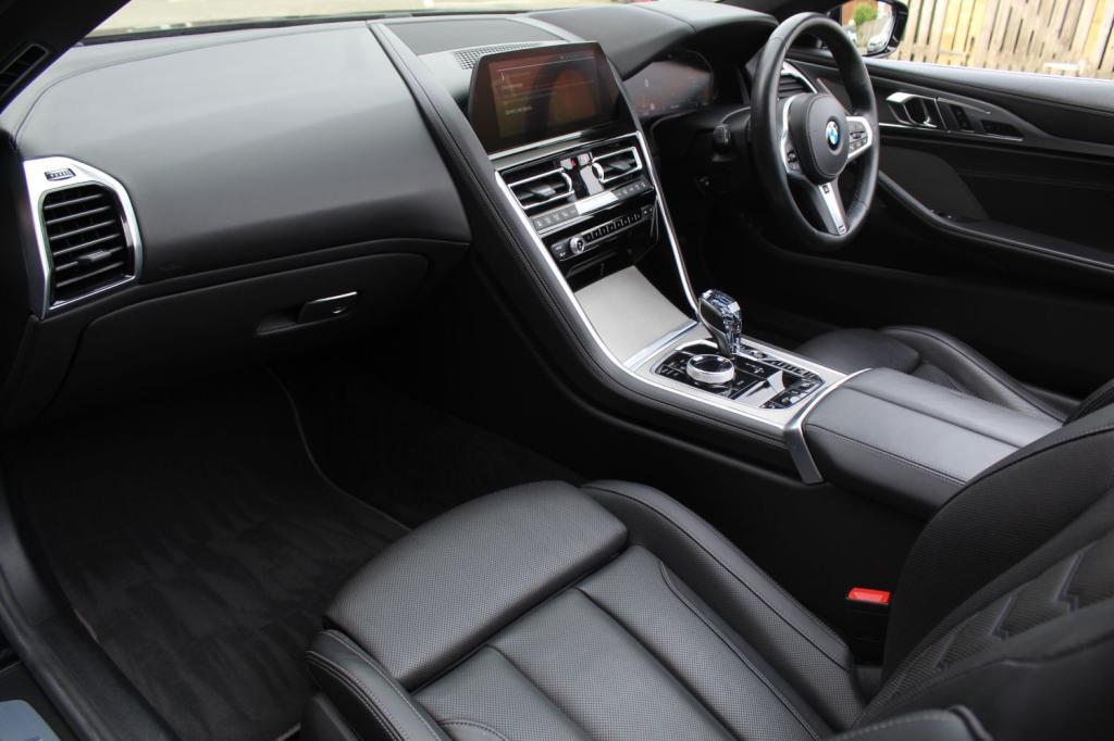 BMW 8 SERIES