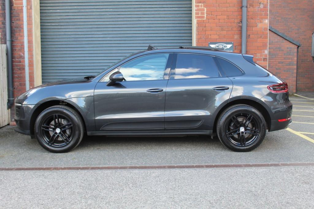 PORSCHE MACAN