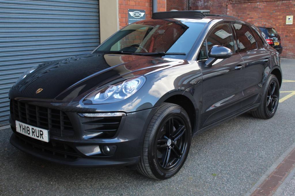 PORSCHE MACAN