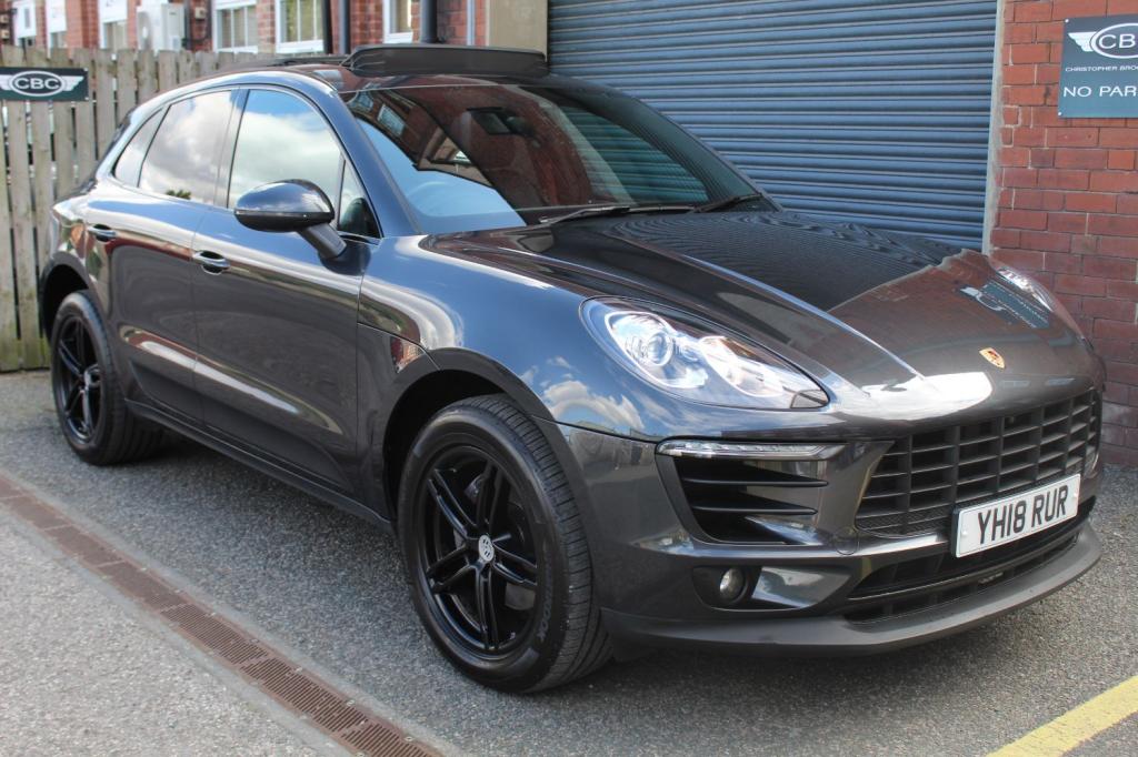 PORSCHE MACAN