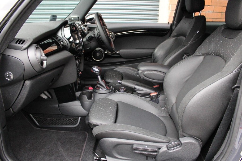 MINI HATCH