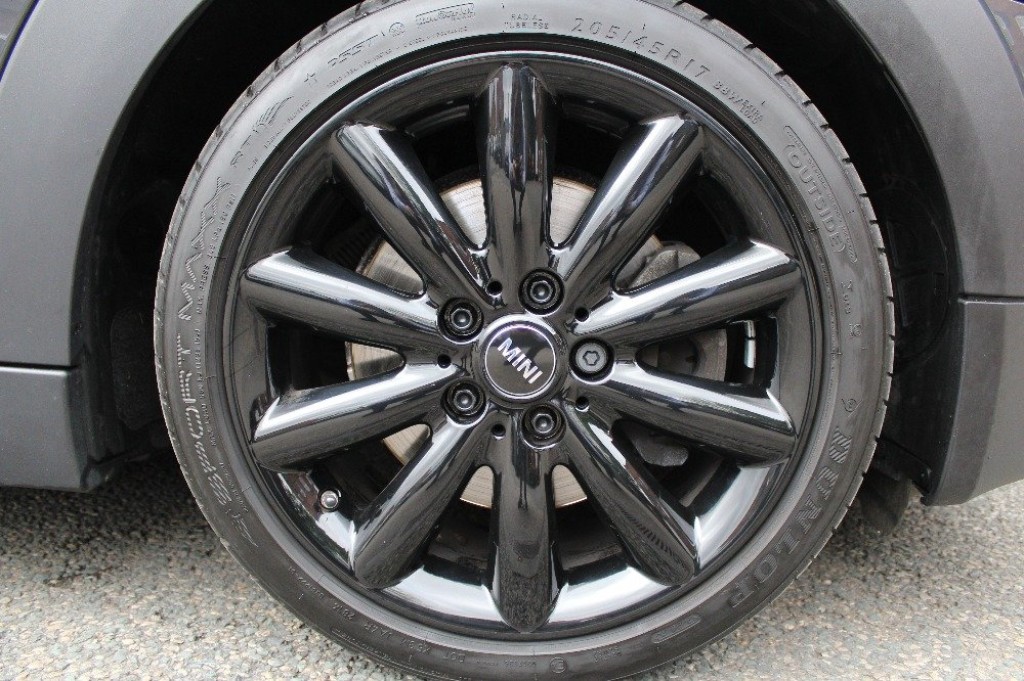 MINI HATCH