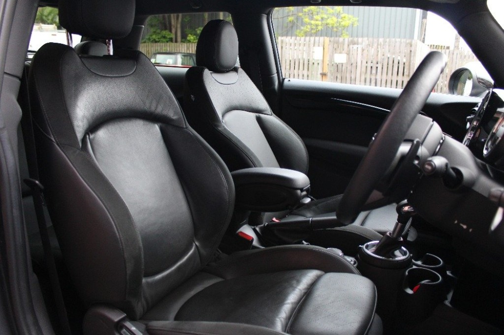 MINI HATCH
