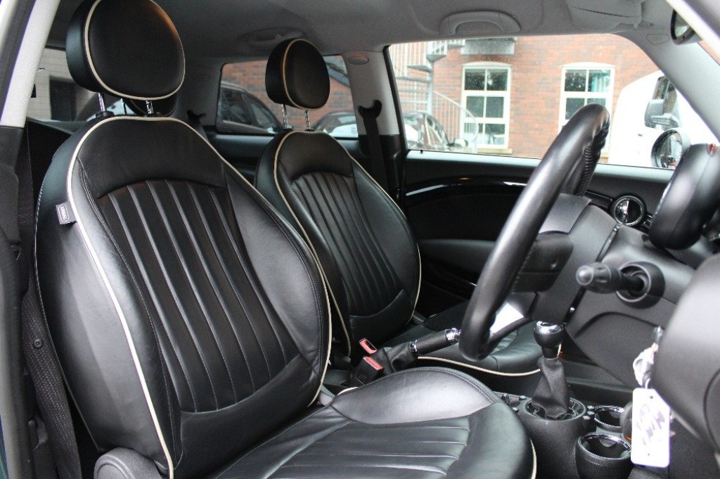 MINI HATCH
