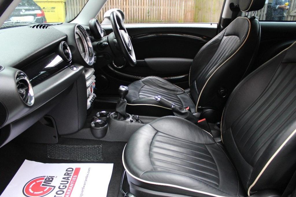 MINI HATCH