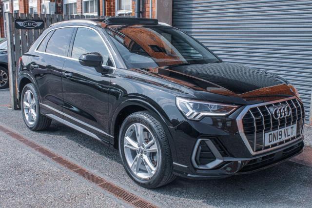 AUDI Q3 2.0 TFSI 40 S line