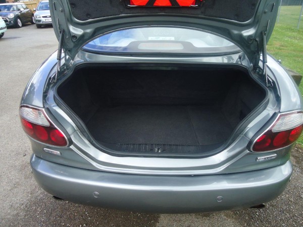 View JAGUAR XK8 4.2 S