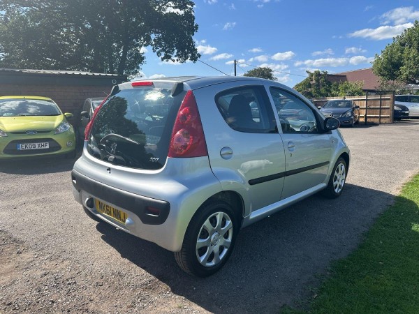 View PEUGEOT 107 1.0 12V Urban