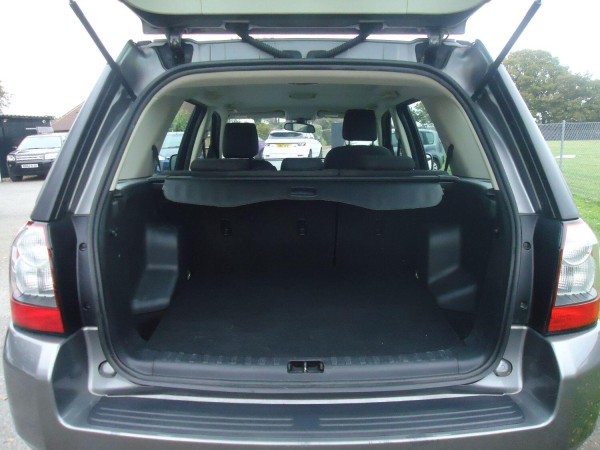 View LAND ROVER FREELANDER 2 2.2 SD4 GS