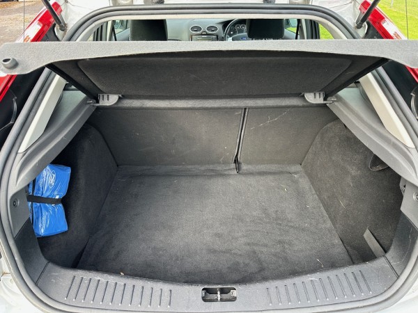 View FORD FOCUS 1.6 Ghia