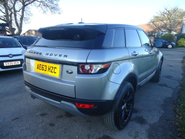 View LAND ROVER RANGE ROVER EVOQUE 2.2 eD4 Pure