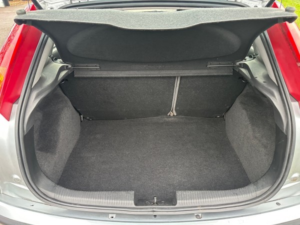 View FORD FOCUS 1.8 TDCi Ghia