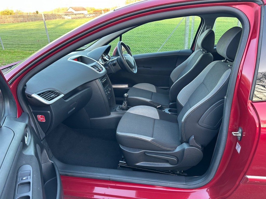 PEUGEOT 207 1.4 Envy 2011