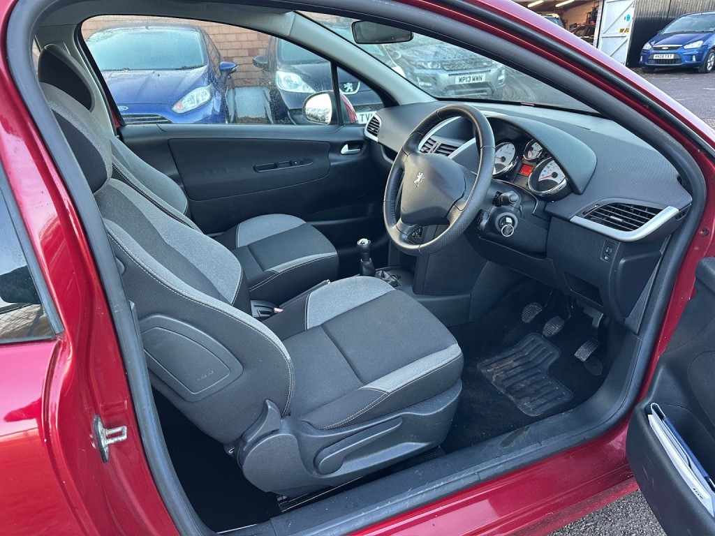 PEUGEOT 207 1.4 Envy 2011