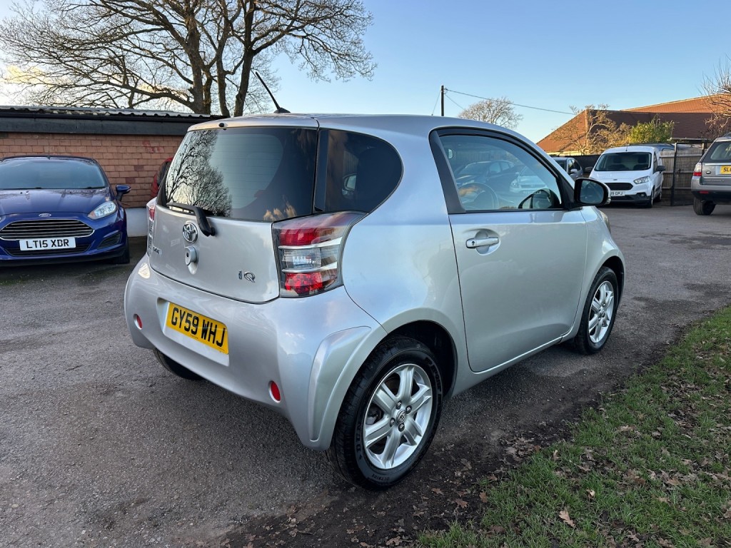 TOYOTA IQ 1.0 VVT-i 2010