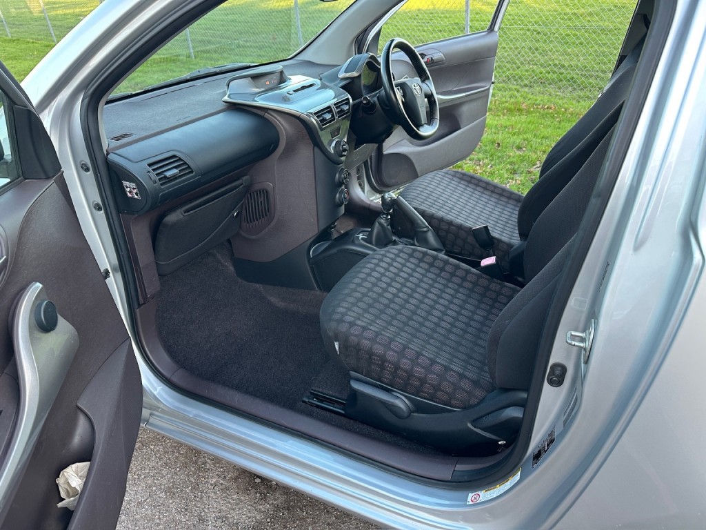 TOYOTA IQ 1.0 VVT-i 2010