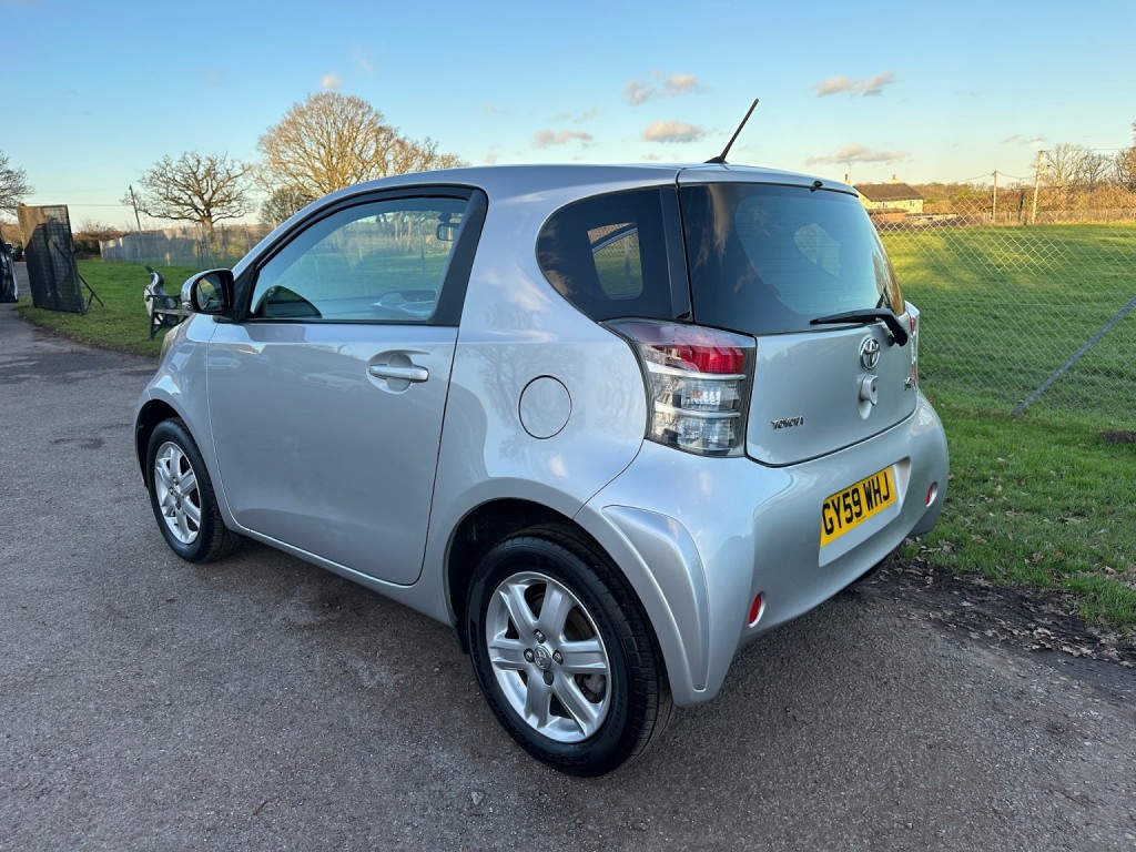 TOYOTA IQ 1.0 VVT-i 2010