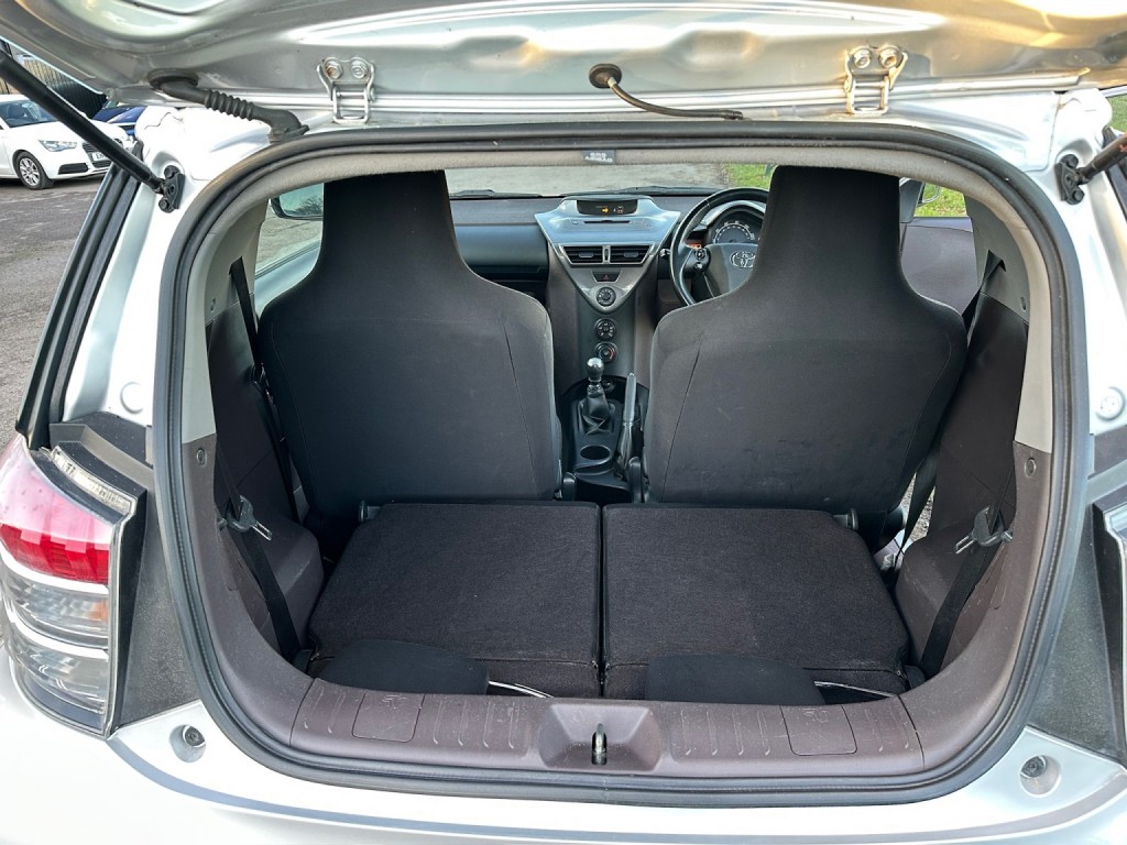 TOYOTA IQ 1.0 VVT-i 2010