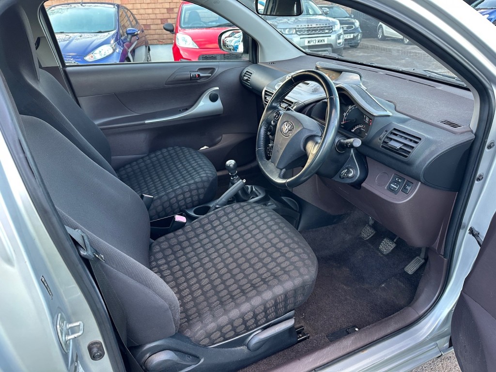 TOYOTA IQ 1.0 VVT-i 2010