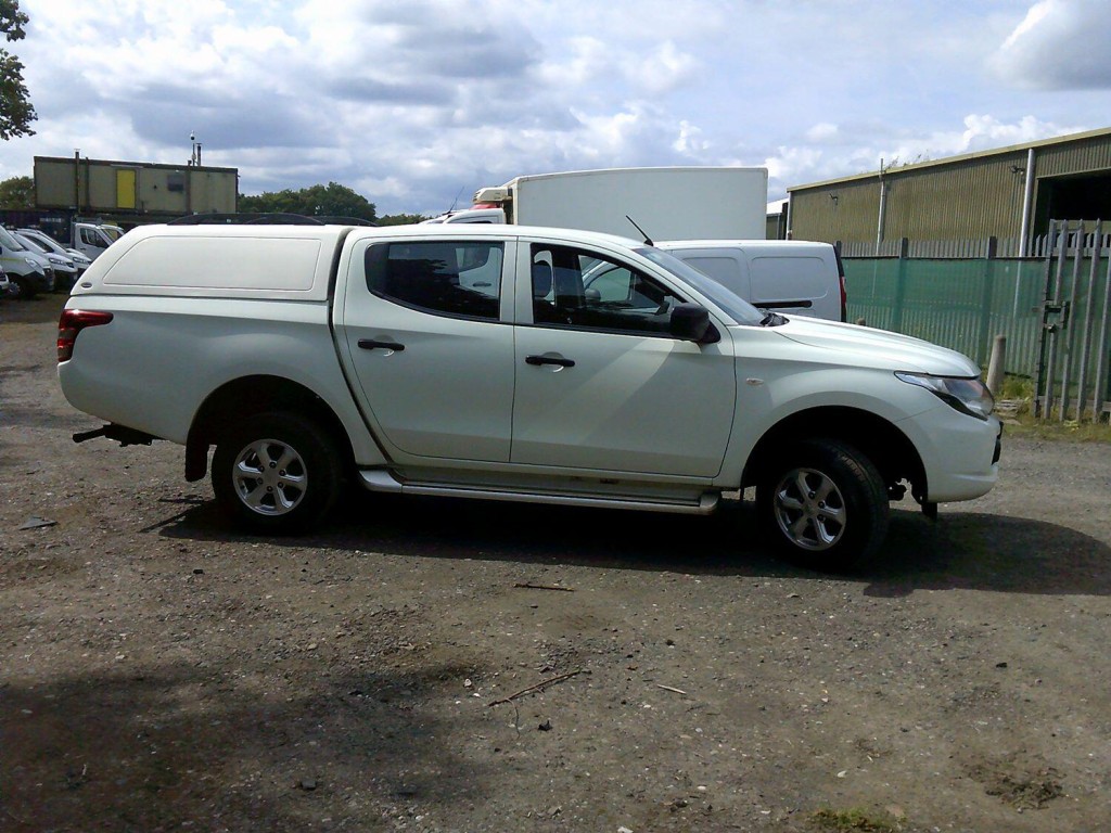 View MITSUBISHI L200 2.4 DI-D DC 4Life