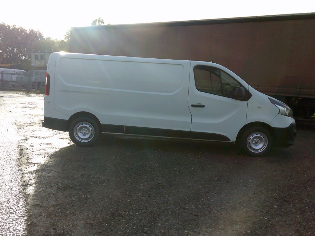 View RENAULT TRAFIC 2.0 LL30 ENERGY dCi 120 Business+ MY19