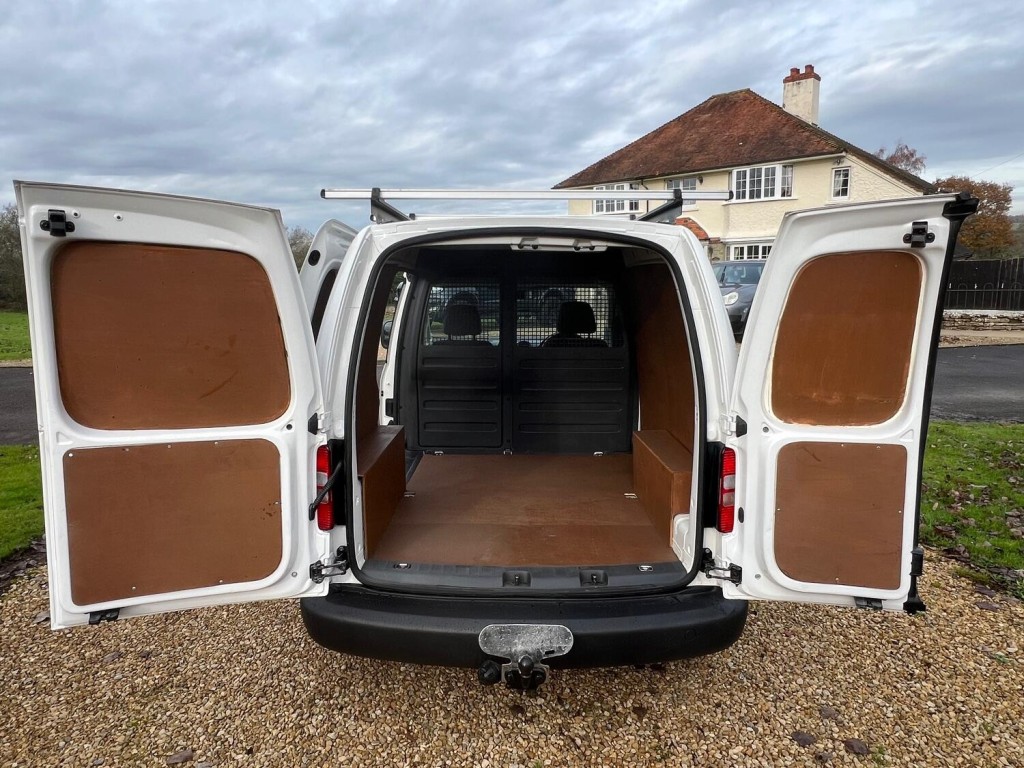 View VOLKSWAGEN CADDY 1.6 TDI C20 Startline