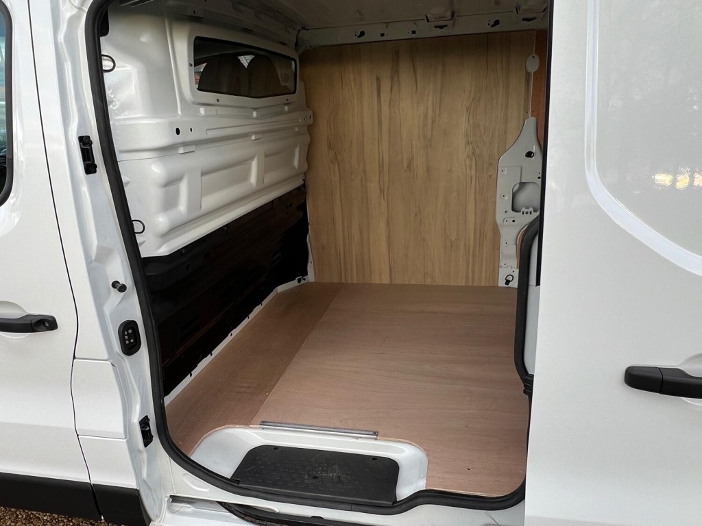 RENAULT TRAFIC