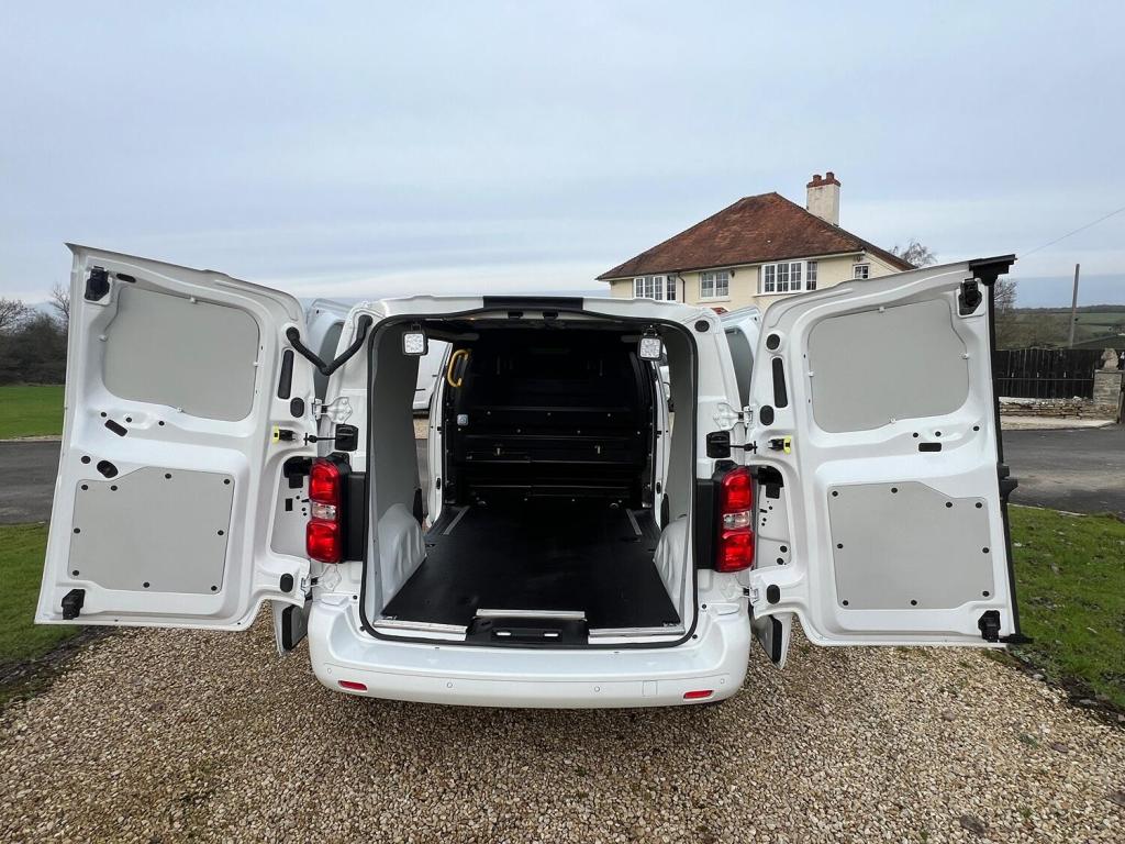 View VAUXHALL VIVARO 2.0 Turbo D 3100 Sportive 