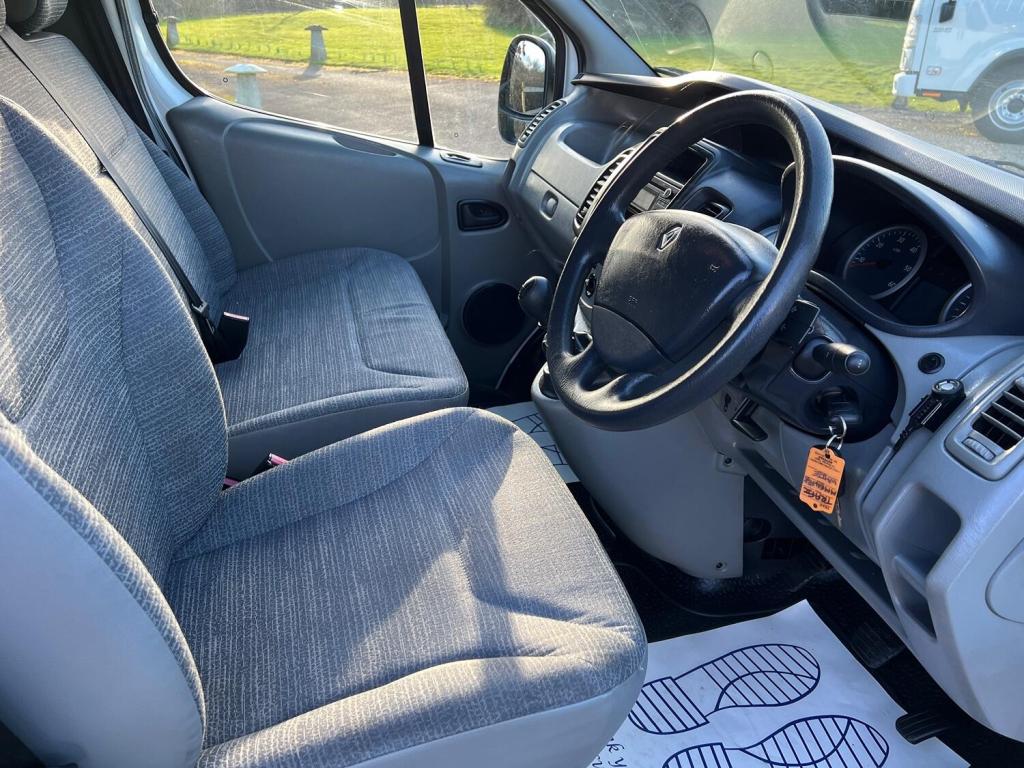 View RENAULT TRAFIC 2.0 SL27 dCi 115