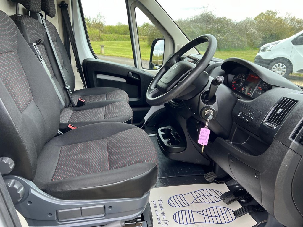 View PEUGEOT BOXER 2.2 BlueHDi 335 S 