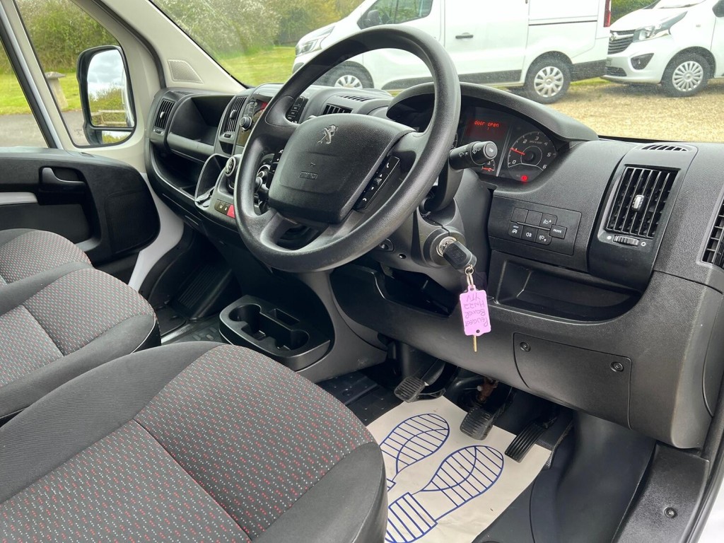 View PEUGEOT BOXER 2.2 BlueHDi 335 S 
