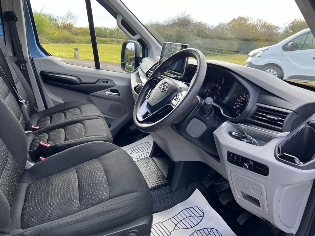 View MAXUS DELIVER 9 2.0 D20 LUX