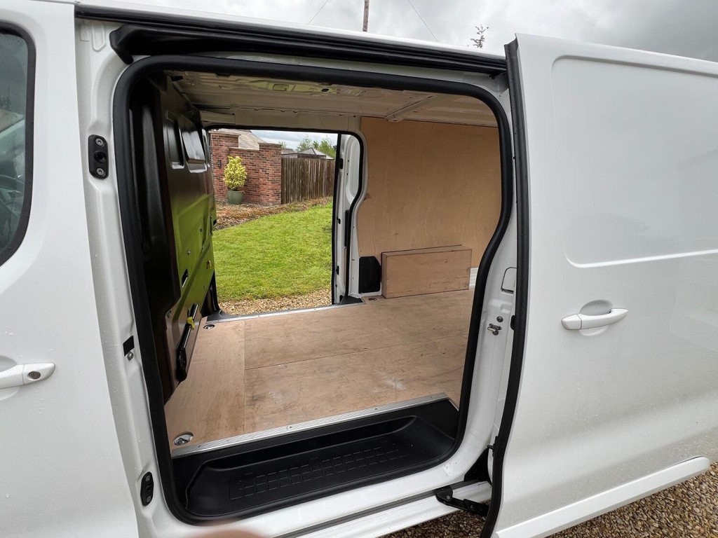 VAUXHALL VIVARO