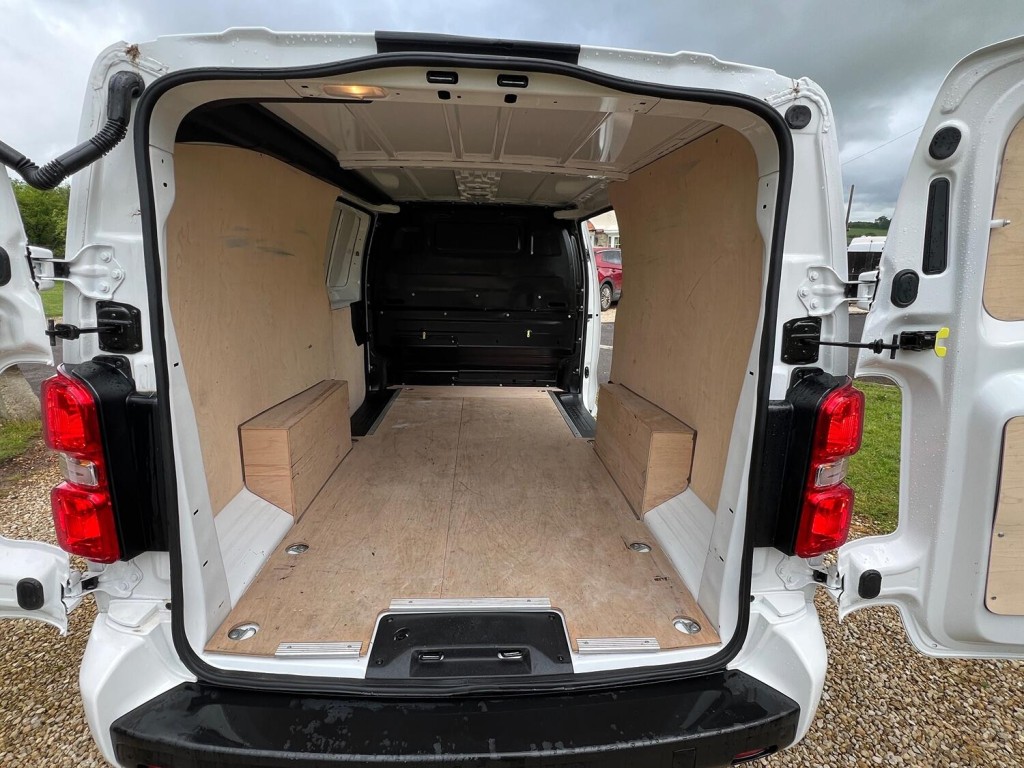 View VAUXHALL VIVARO 2.0 Turbo D 3100 Sportive L2 H1