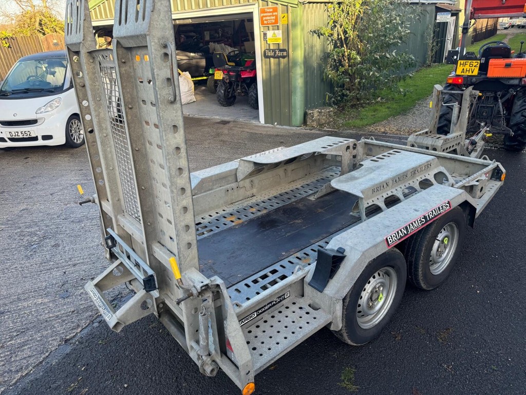 View FORD TRANSIT Brian James Digger Trailer 