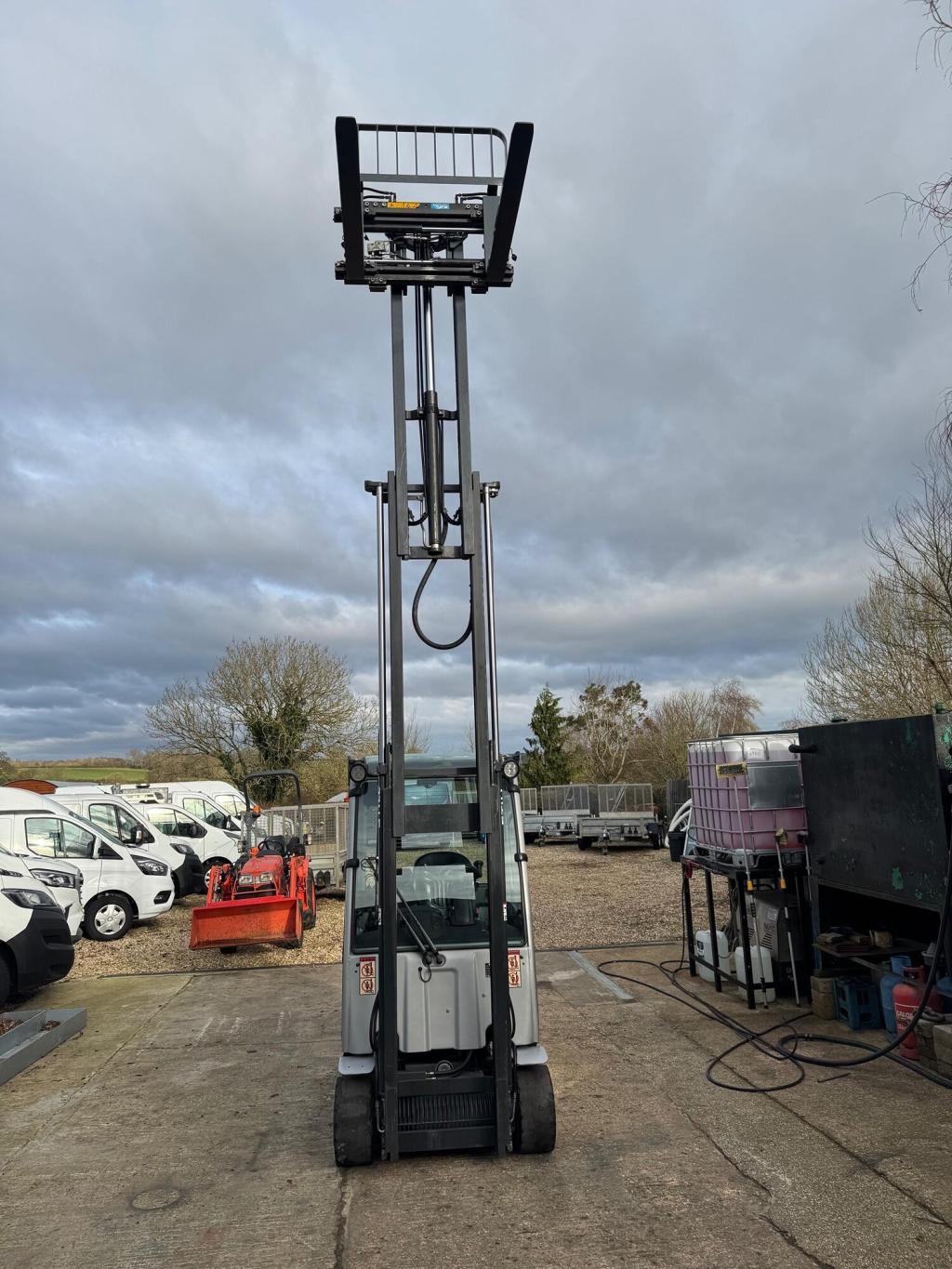 View FORD TRANSIT STILL RX70-20 FORKLIFT