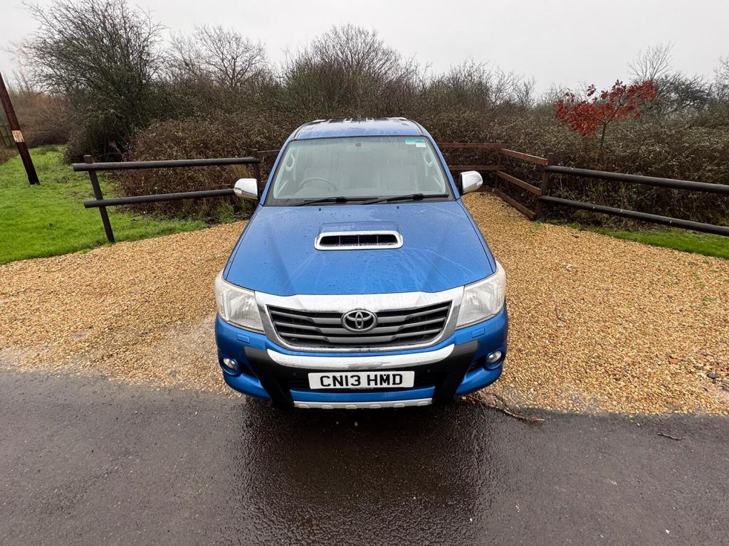 TOYOTA HILUX