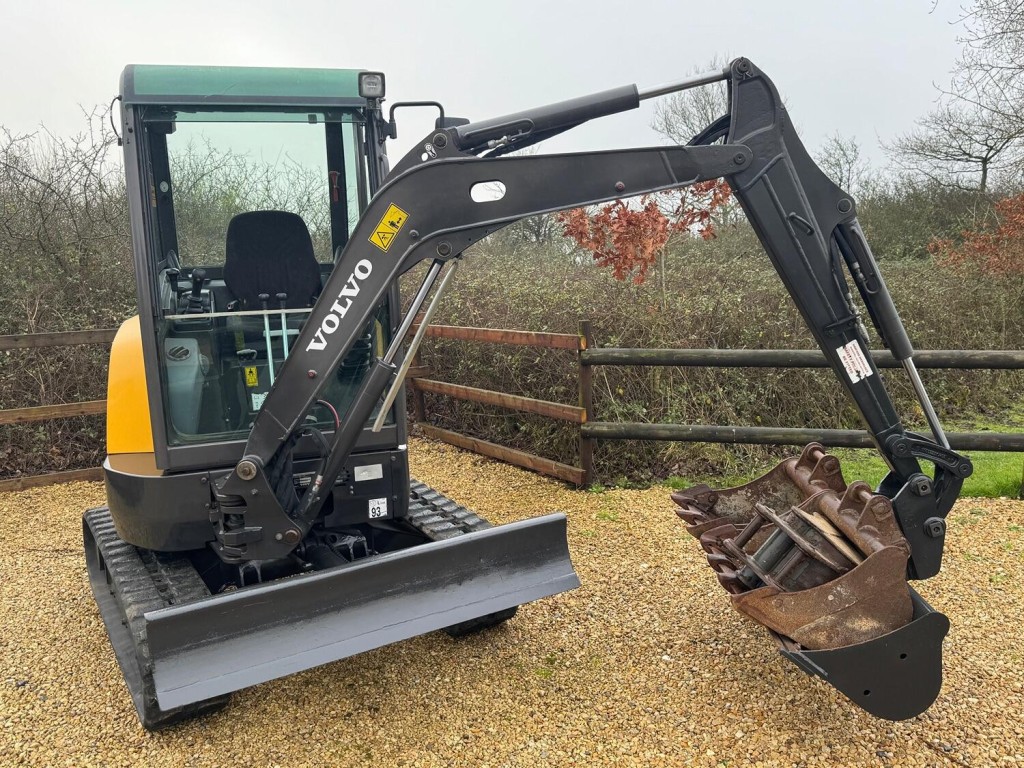 View VOLVO 1800 ECR250D EXCAVATOR 