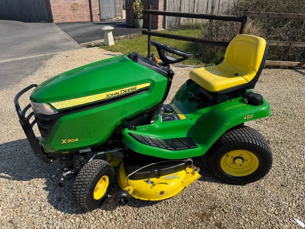 JOHN DEERE GATOR