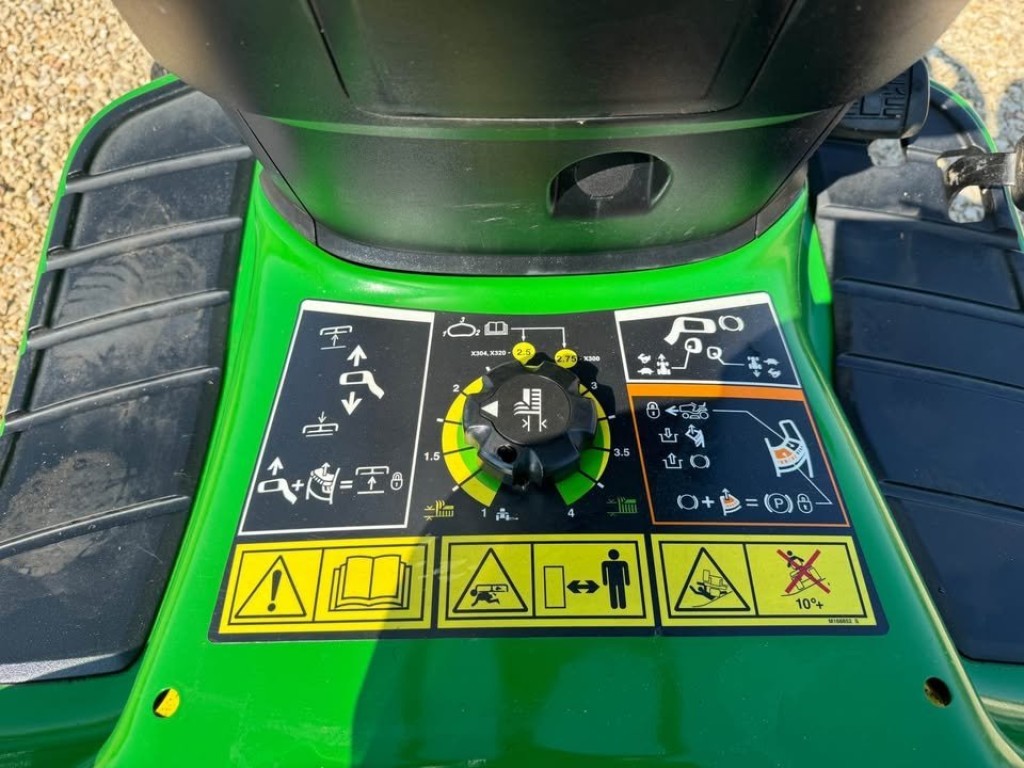 JOHN DEERE GATOR
