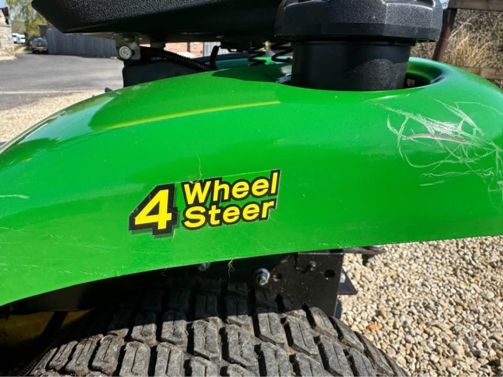 JOHN DEERE GATOR
